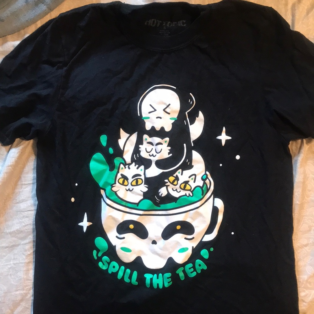 Unisex Small hot topic graphic tee